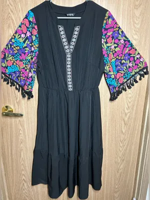 BloomChic Size 12 (L) Color-Contrast Vibrant Floral Flutter Sleeves Midi Dress thumbnail 1