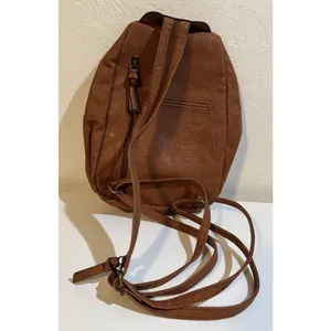Adorable Small Bueno Brown Faux Leather Sling Backpack Purse Crossbody Bag thumbnail 2