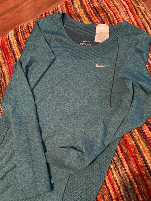 Nike Dri-Fit Women’s Long Sleeve Top Athletic small thumbnail 3