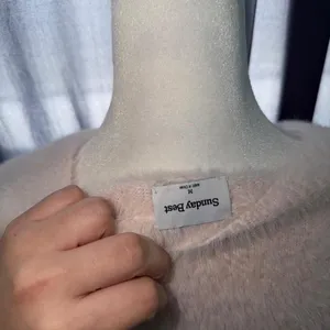 Aritzia Sunday Best Kitten Sweater Light Pink Size Medium NWOT thumbnail 4