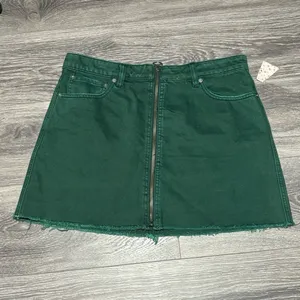 Free People We the Free Zip It Up Mini Jean Skirt Green Cotton size 31‎ *251 thumbnail 3
