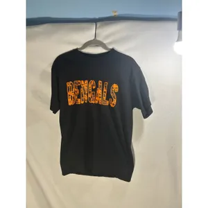 Woman's Cincinnati Bengals T-Shirt and New Era 9FORTY Trucker Hat Set Black thumbnail 3