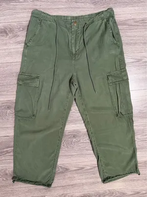 Universal Threads Women Cargo Pants 6 Olive Green Lyocell High RiseUtility Toggle thumbnail 1
