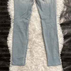 AMERICAN EAGLE LIGHT DENIM DISTRESSED SKINNY JEANS BASIC CASUAL NORMCORE GRUNGE thumbnail 8