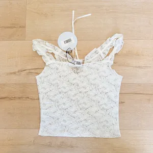 NWT Princess Polly Kaufman white floral lace bow top, size US 4 ♡ thumbnail 3