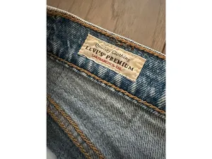 Levi's Women's Premium 501 Straight Leg Jeans Size 23 thumbnail 3