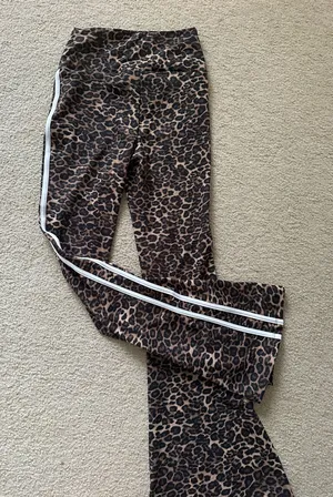 Boutique Leopard flare leggings thumbnail 1