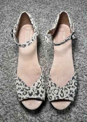 TOMS Kinsley Leopard‎ Print Wedge Sandals Women’s 6.5 Open Toe Ankle Strap Cork thumbnail 1