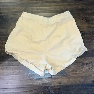 VICI Alamo Cotton High-rise Pleated Khaki Shorts thumbnail 3