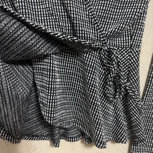 Caution To The Wind Wrap Top Black White Grid Peplum Casual Work Stretch Large thumbnail 5