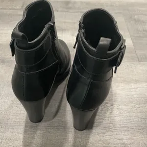 ITALIAN BATA Black Leather Booties Size 8 thumbnail 4