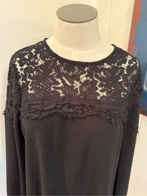 Lulu's Black Lace Yoke Long Sleeve Blouse Sz M with button cuff thumbnail 3