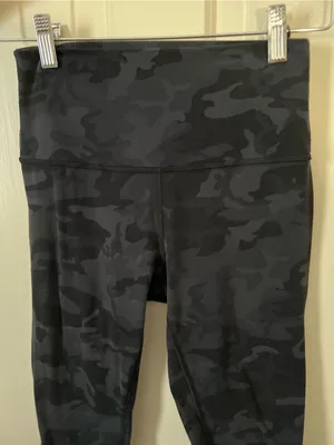Lululemon Lululemon Align High-Rise Crop 21" Incognito Camo Print Size 6 thumbnail 2