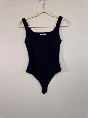 Aritzia Contour Black Square Neck Bodysuit Womens S Minimalist Classic Tank thumbnail 8