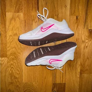 Nike MC Trainer 2 Women’s Training Shoes thumbnail 4