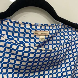 GAP Women's Blue and White Checkered Print Blouse Long Sleeve Work Top Sz Small thumbnail 2