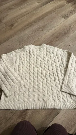 Oversized Cream H&M Sweater thumbnail 3