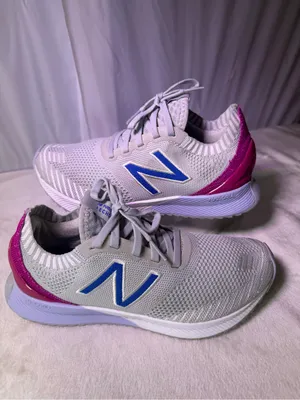 New Balance Women's Light Gray Running Shoe with Purple and Pink Accents thumbnail 2