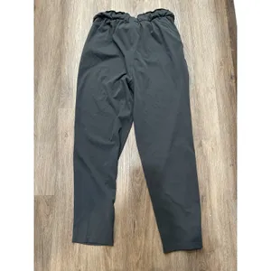 Lululemon Stretch High-Rise Straight Legs Women's Gray Athletic Pants‎ - Size 8 thumbnail 2