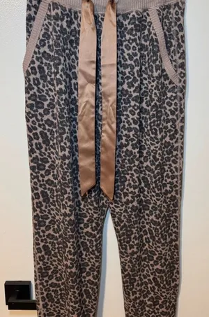 Abercrombie & Fitch Leopard Print Lounge Pants with Satin Tie thumbnail 1