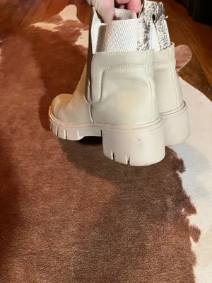Quipid Boots size 6 Scuff mark on side of one other than that they are in decent condition!! thumbnail 4