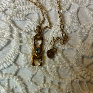 Vintage Mom Necklace Gold Tone Letter Mothers Day By Avon 18 Inches Long thumbnail 5