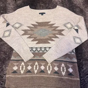 American Eagle Outfitters sweater thumbnail 1