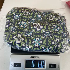 EUC SB Scrubs women’s green navy floral print v-neck‎ tie back pocket scrub top thumbnail 8