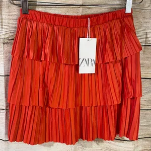 Zara pleated tiered orange pull-on mini skirt women’s Size Medium Bloggers Fav thumbnail 7