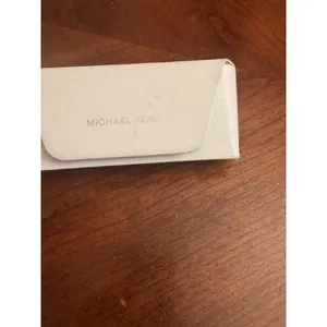 Michael Kors Sunglasses Case Textured White Silver Name Stamp thumbnail 3