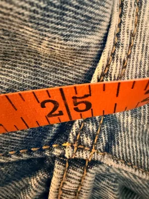 Levi’s ‘94 Wide Leg Baggy Jeans Distressed Cropped thumbnail 6