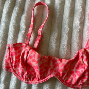NWT Billabong Neon Pink Animal Print Olivia Bikini Top thumbnail 3