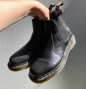 Dr Martens black leather 2976 Chelsea boots 🔥 thumbnail 1