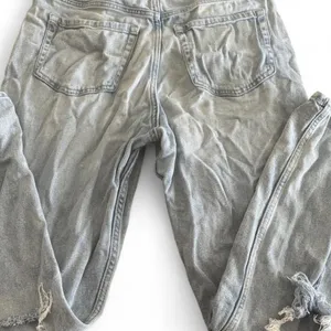 Hollister Ultra High-Rise Mom Jeans Light Wash Distressed Ripped Size 9R 29 thumbnail 8