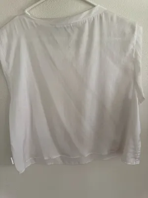 Calvin Klein Jeans White Sleeveless Blouse | Women’s Medium | Minimalist thumbnail 5