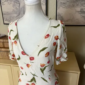 REFORMATION Nantes Dress in the Bianca Tulip Print Midi Size‎ 10 thumbnail 5