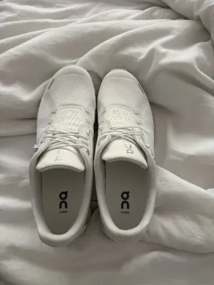 On Cloud Shoes thumbnail 4