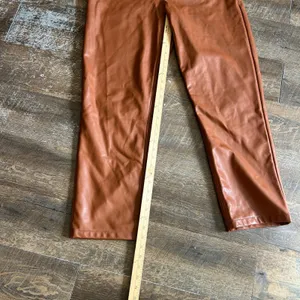 Abercrombie & Fitch 90s Straight Vegan Leather Curve Love Pants Brown Sz 32 14 thumbnail 2