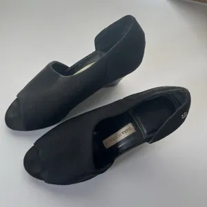 Dana Buchman Pira Stretch Heels Shoes Wedges Womens 6 Black Open Toe Slip On thumbnail 2