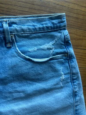 Good American Medium Wash High Rise Denim Shorts Frayed Hem Size 10 thumbnail 2
