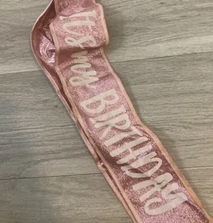 Birthday sash Pink thumbnail 1