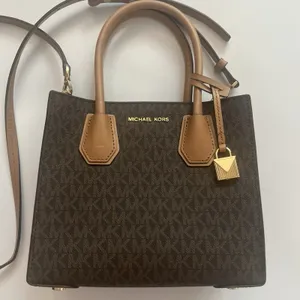MICHAEL Michael Kors NWOT Mercer Shopper Crossbody Bag with removable strap. thumbnail 3