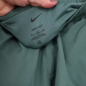 Nike Shorts Womens S Tempo Green Dri-FIT Athletic Running Excellent thumbnail 3