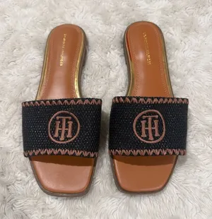 Tommy Hilfiger‎ Women's Pezley flat sandals in Black and Brown Size 7.5 thumbnail 1