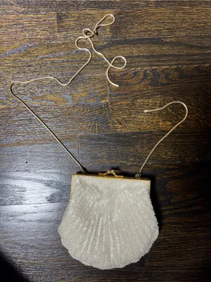 Vintage White Beaded Clamshell Clutch Gold Tone Kiss Lock Closure thumbnail 12