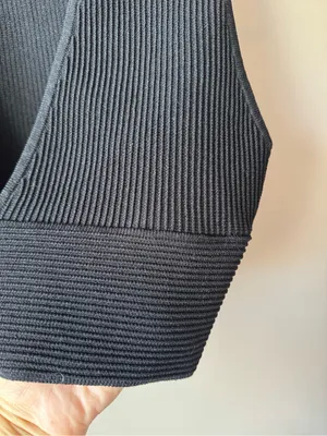Babaton Aritzia Women’s Black Sculpt Knit Ribbed Plunging V Neck Tank Size Small thumbnail 4