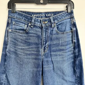 American‎ Eagle Mom Jeans Womens 4 Short Blue High Rise Stretch Denim thumbnail 2
