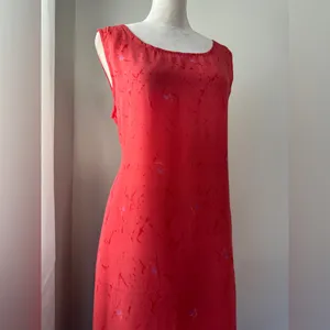 Vintage ‘90s Jane Ashley Coral Embroidered Hem Scoop Neck Sleeveless Maxi Dress thumbnail 4