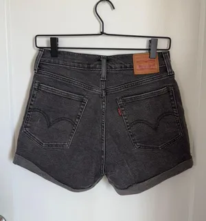 Levi’s High-Waisted Denim Shorts thumbnail 2