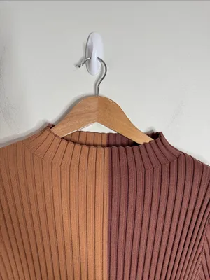 Red by BKE Buckle Ribbed Stretch ColorBlock Top Long Sleeve Tee Neutrals size M thumbnail 4